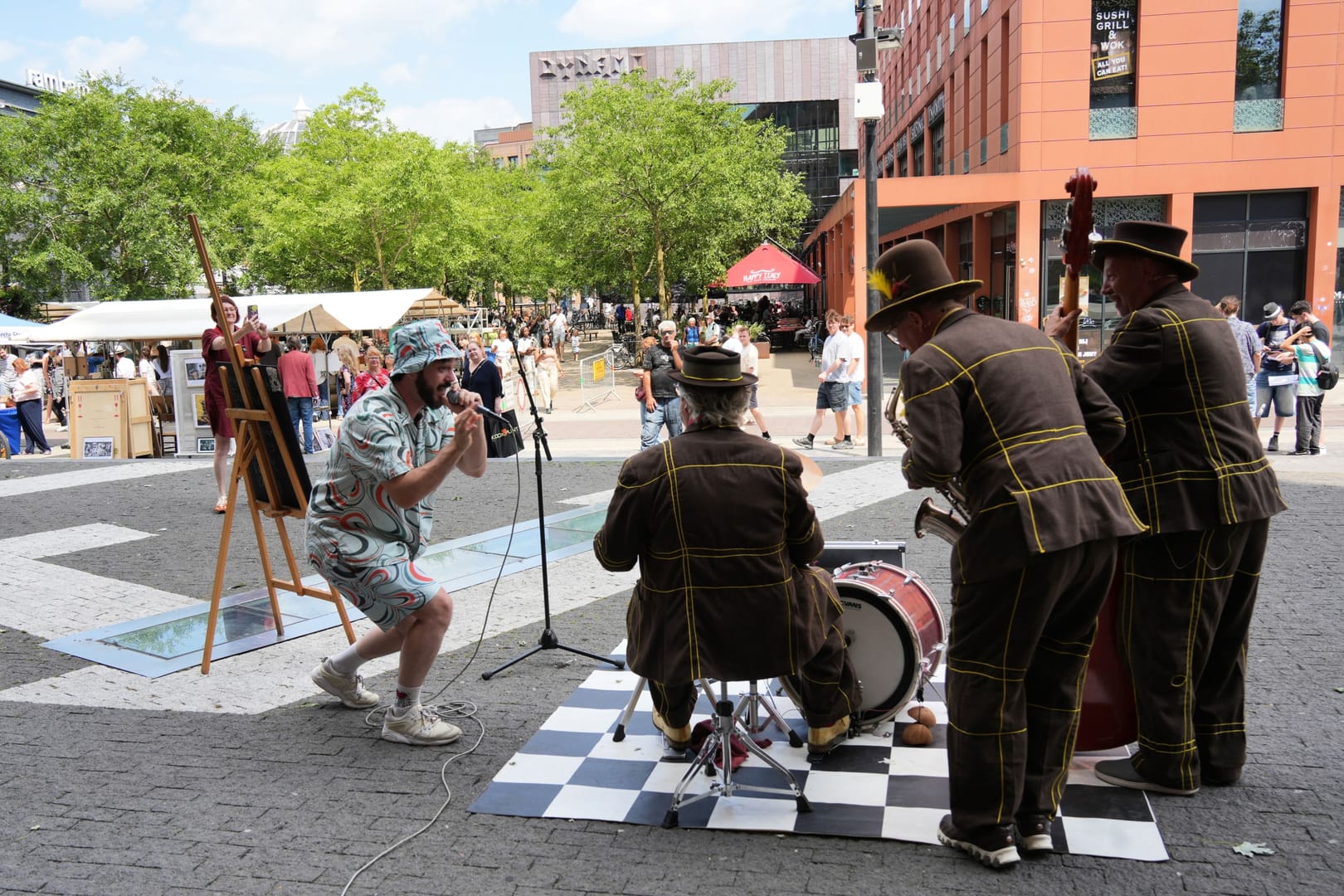 Emoves Straatoptredens in Eindhoven
