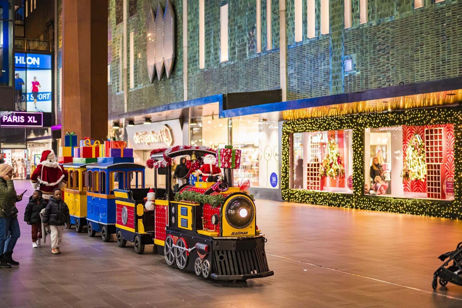 Max Kneefel PIAZZA XMAS: Kersttrein