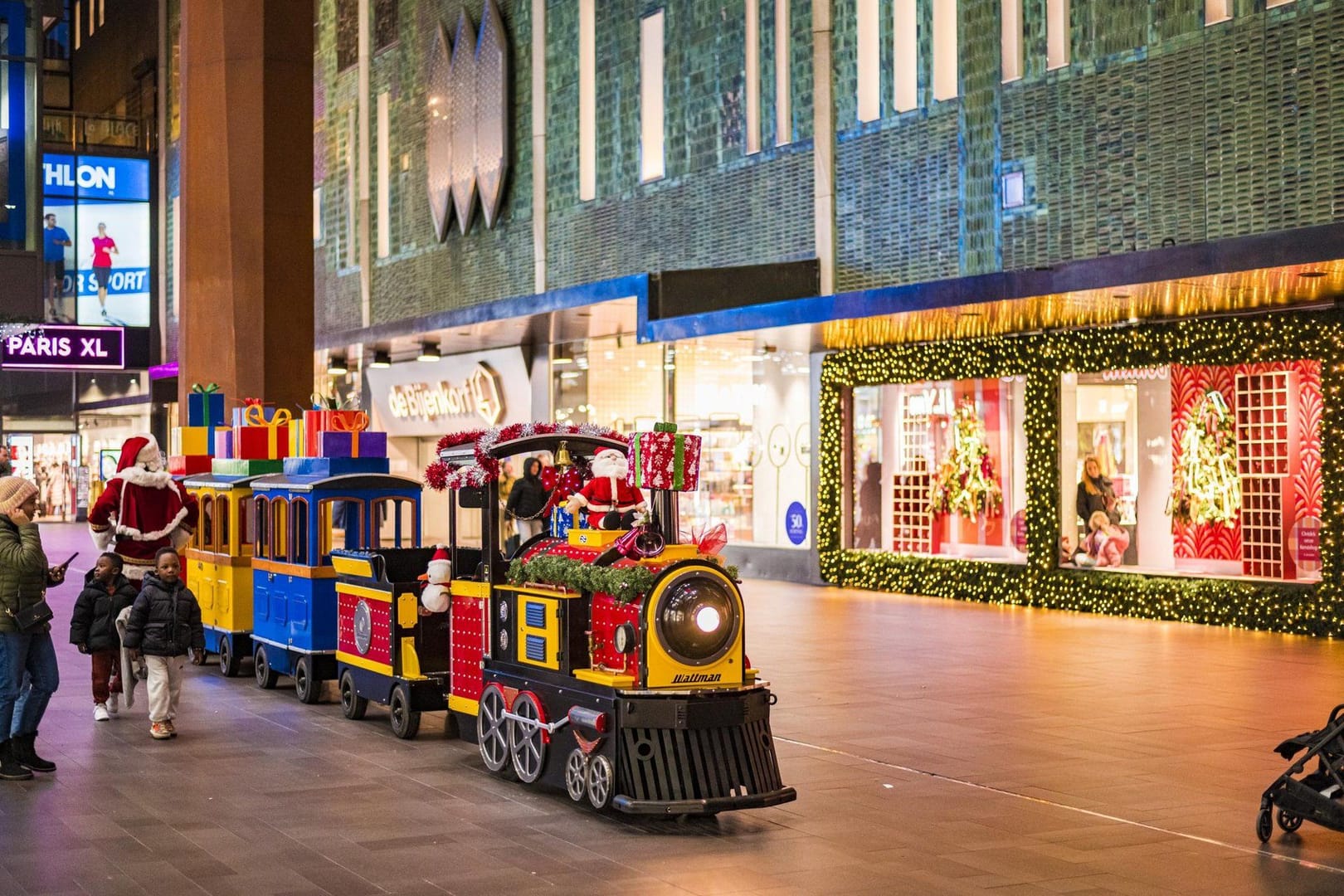 Max Kneefel PIAZZA XMAS: Kersttrein