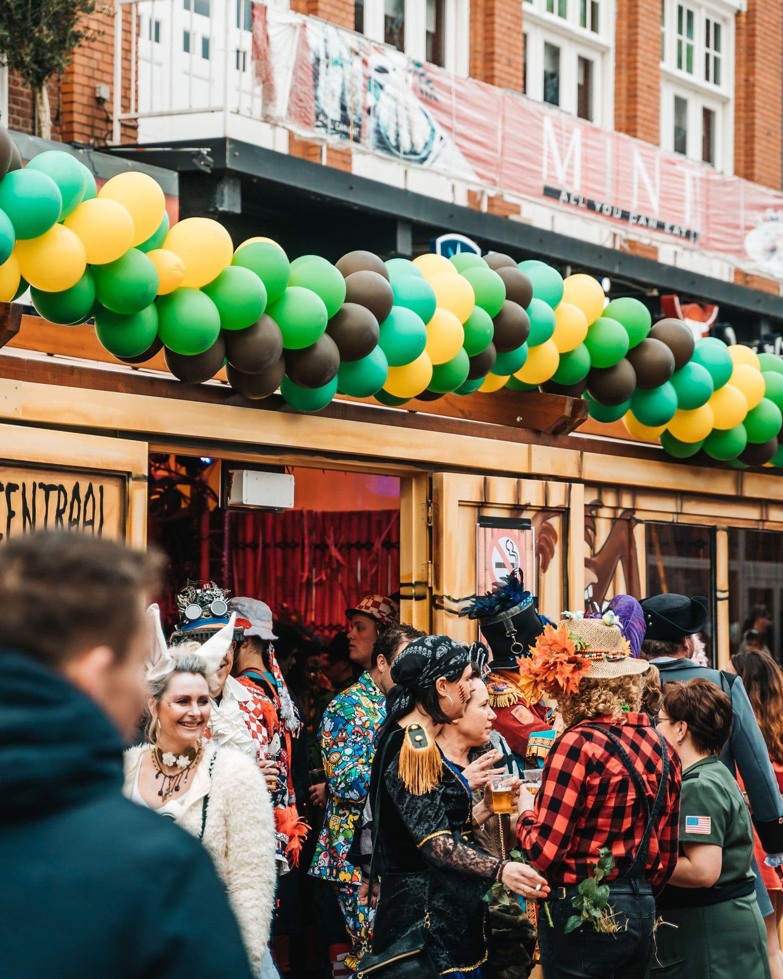 Riku Männistö Karneval auf dem Markt