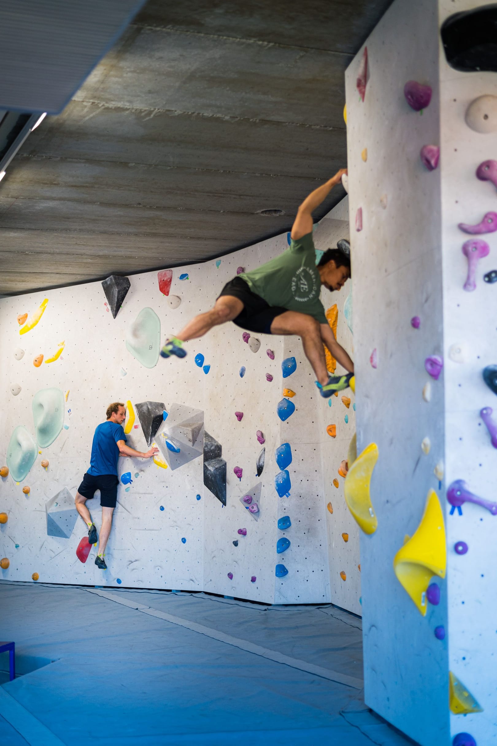 Max Kneefel Monk bouldergym