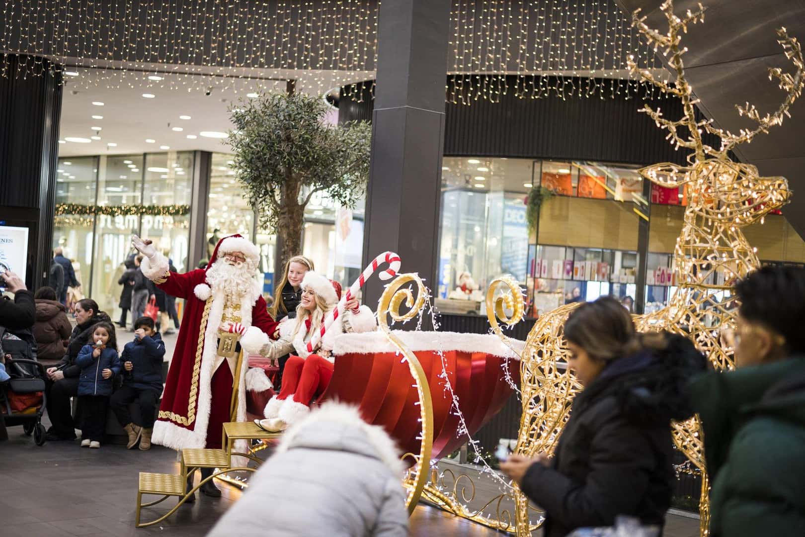 Max Kneefel PIAZZA XMAS: Ontmoeting met Kerstman en Elf