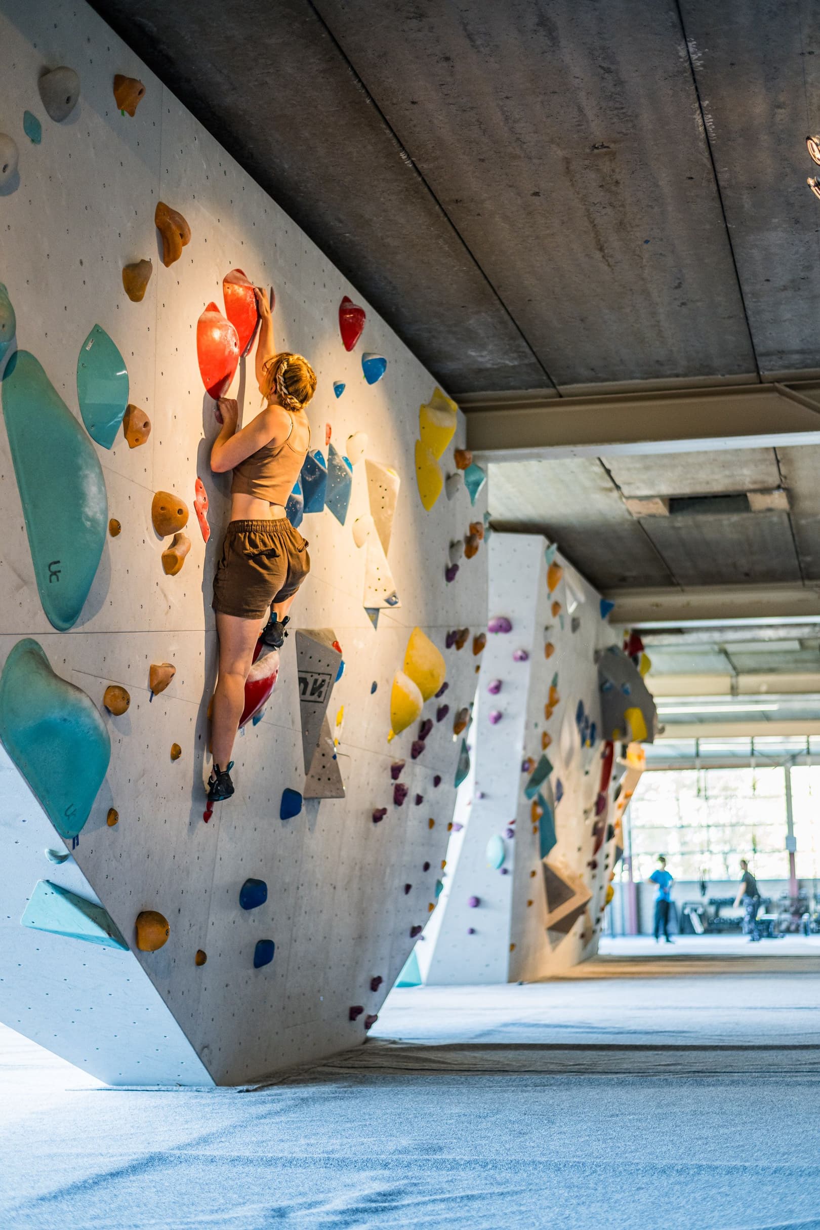 Max Kneefel Monk bouldergym