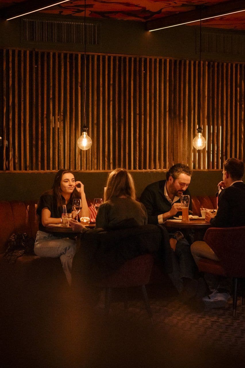 Max Kneefel Café Loulou