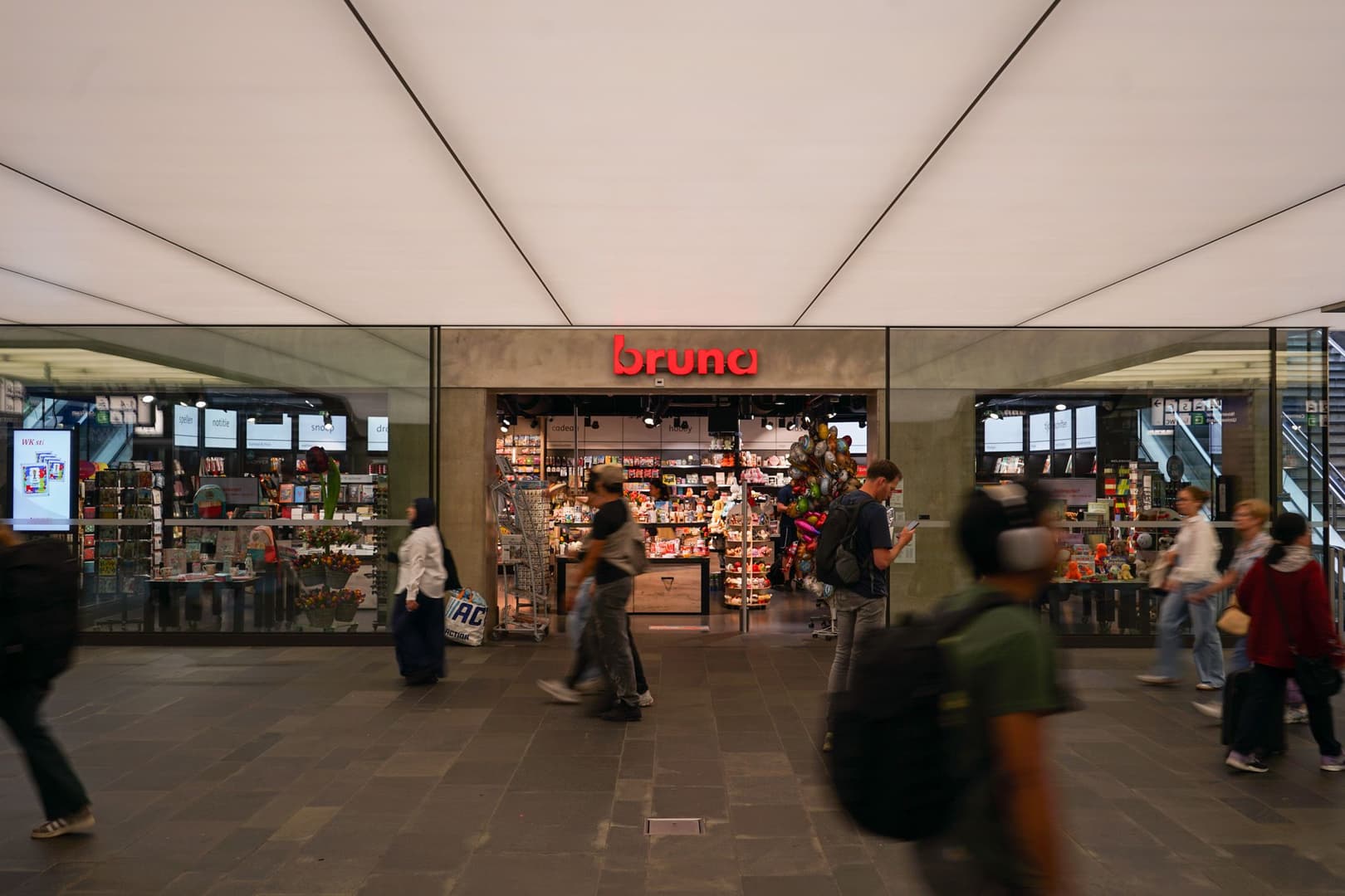 Bruna Stationsplein Bruna | Stationsplein