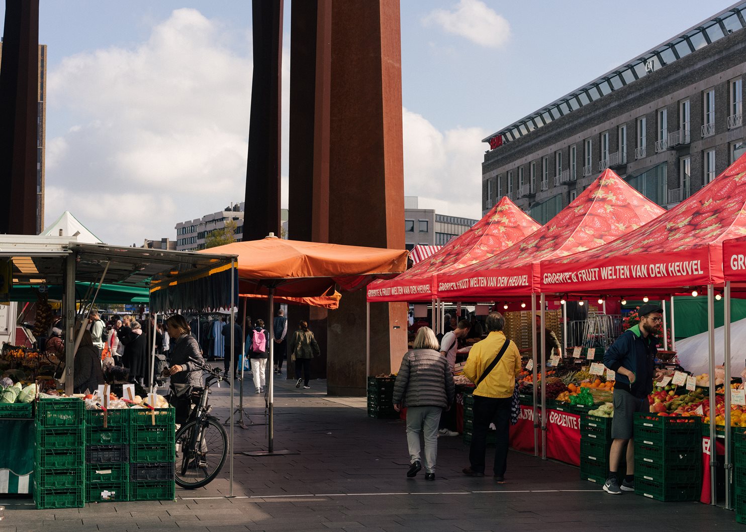 Central Market (temporarily relocated to the Woenselse Markt)